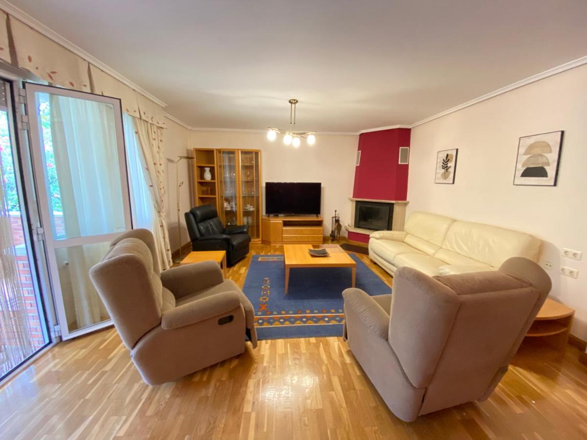 Casa Chalet Jardin Particular Ideal Grupos Y Familias Baranain Zewnętrze zdjęcie